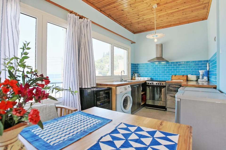 House | Private kitchen | Cookware/dishes/utensils