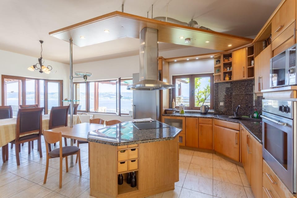 House | 5 bedrooms, WiFi