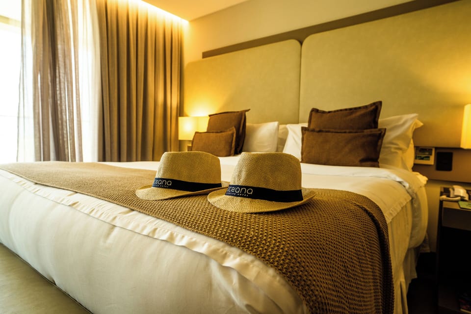 Romantic Studio Suite, 1 King Bed, Bathtub, Ocean View | Minibar, in-room safe, blackout drapes, soundproofing