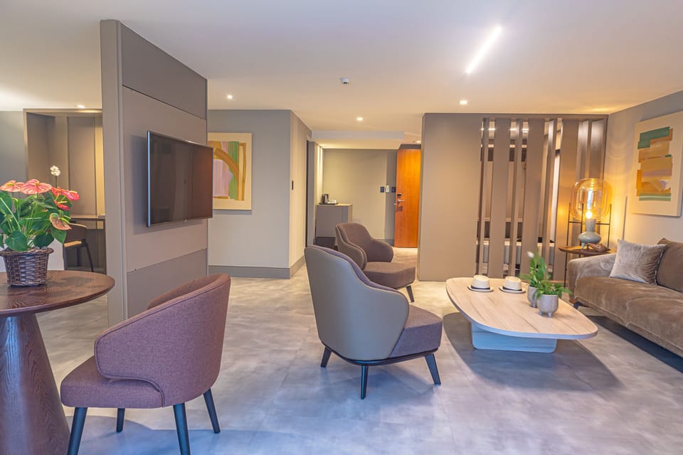 Presidential Studio Suite, 1 King Bed, Bathtub, Ocean View | Minibar, in-room safe, blackout drapes, soundproofing