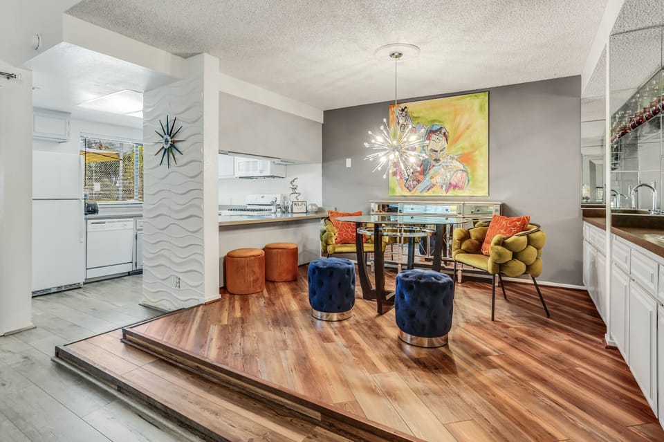 Dining Area & Kitchen