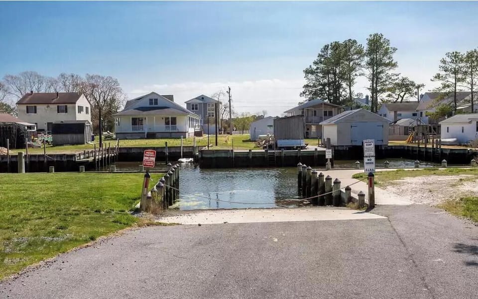 Water access to drop your boat, jet ski or kayaks!