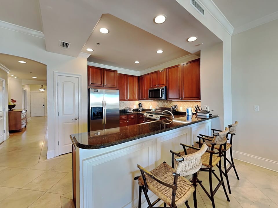 Kitchen - Breakfast Bar - Seating