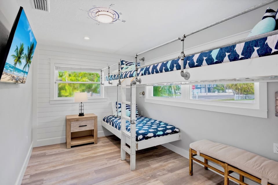 Third Bedroom, Three Twin Beds