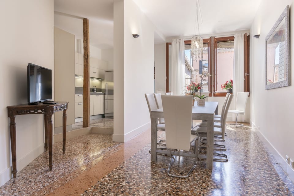 Deluxe Apartment, 2 Bedrooms (Check-in online) | 1 bedroom, premium bedding, down comforters, soundproofing