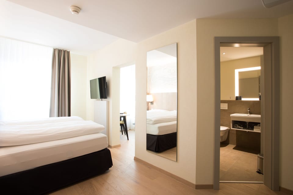 Modern Family Room  | Hypo-allergenic bedding, in-room safe, desk, soundproofing