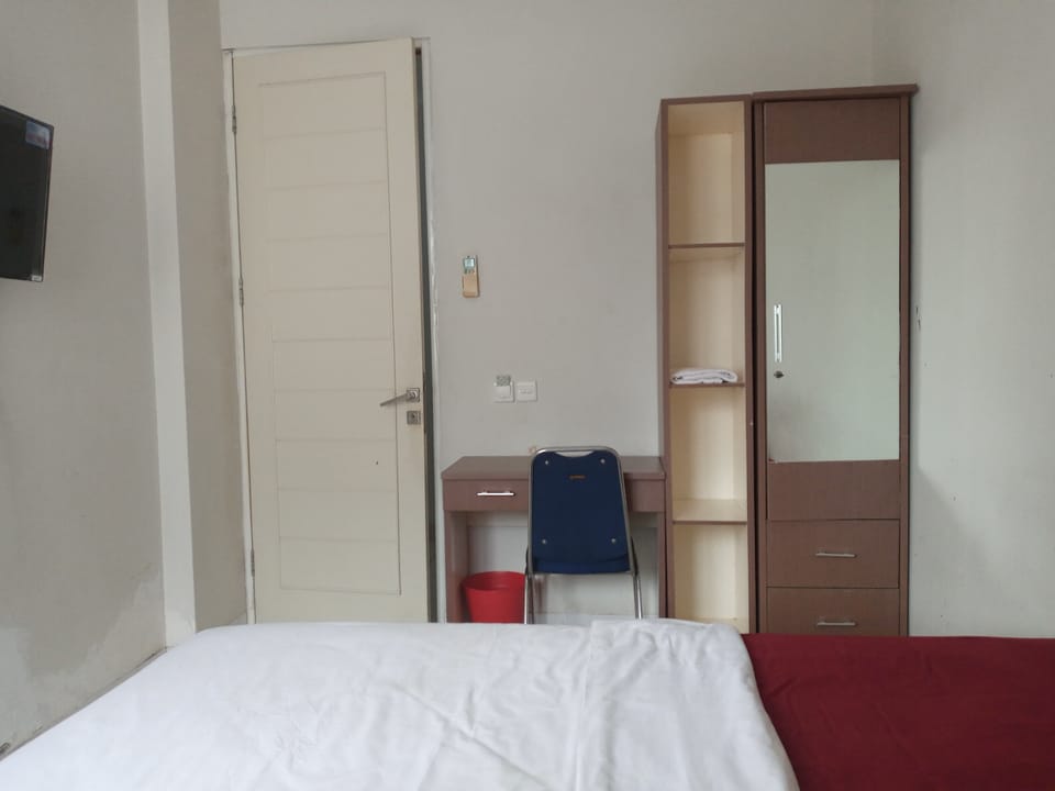 Standard Double Room | Desk, free WiFi, bed sheets