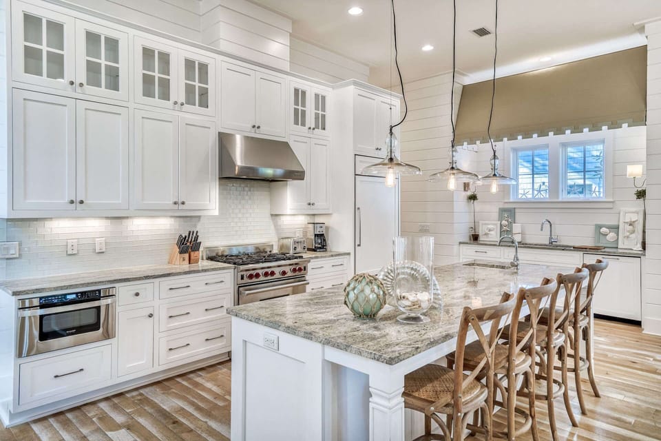 Bar seating for 4 at the kitchen island