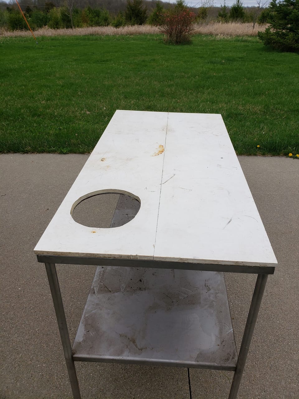 Fish cleaning table please dispose of your fish NOT in the trash can. 