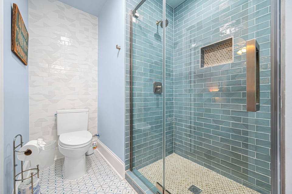 More of the private en suite downstairs.  Have a seat!