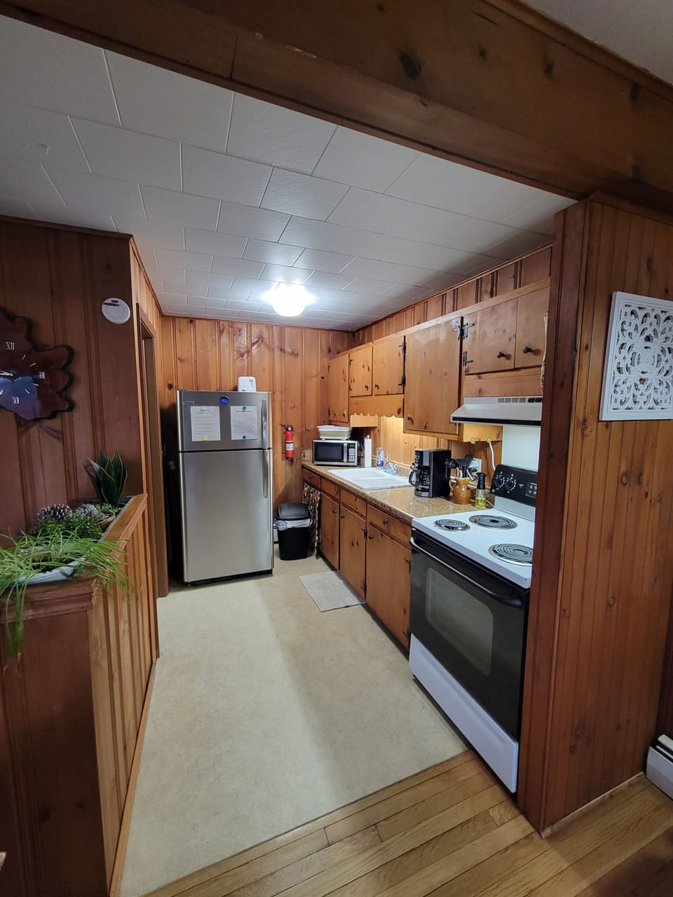 Kitchen w/ oven/stove, fridge, microwave, toaster, tea kettle, coffee pot (drip)