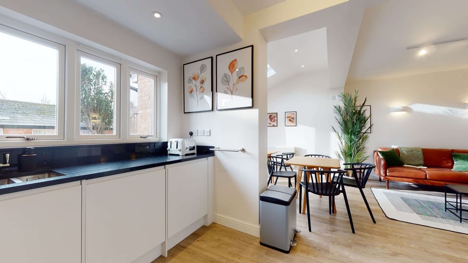 The Oxford Lodge Tour Oxford Lodge Communal Kitchen4