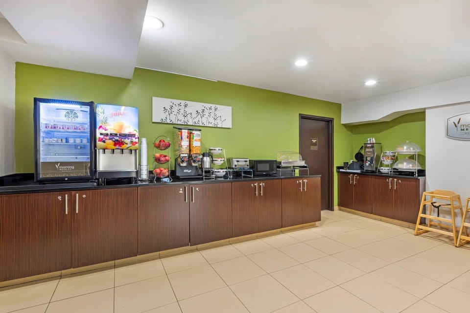 Free daily buffet breakfast