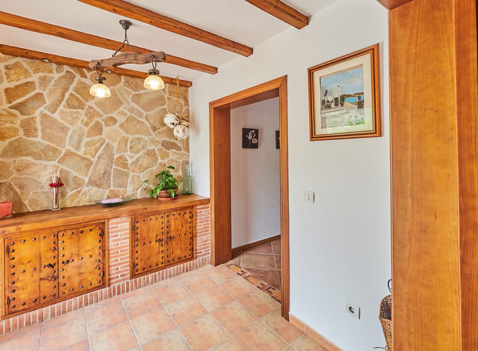 Enjoy the entrance of this farm in the Montes de Málaga