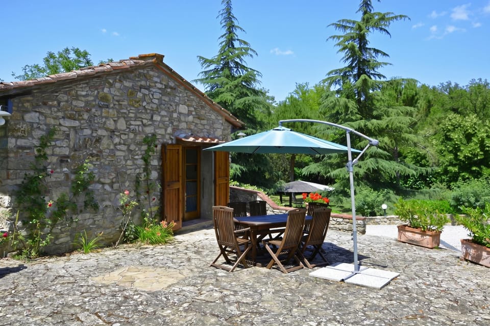 Family Villa, 6 Bedrooms, Microwave (Molino del Ponte) | Outdoor dining