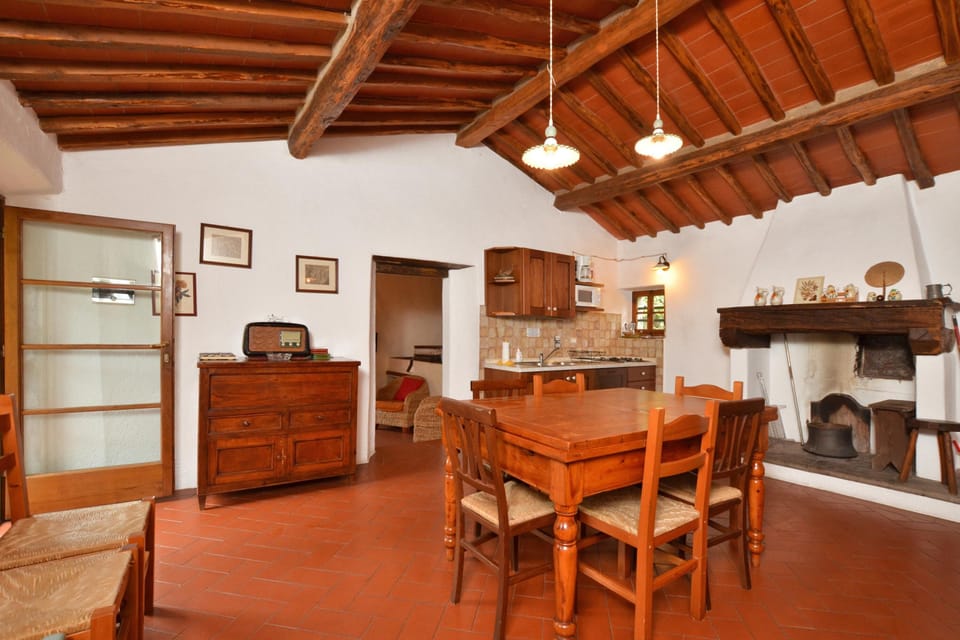 Family Villa, 6 Bedrooms, Microwave (Molino del Ponte) | Dining