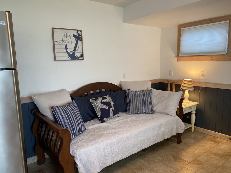 Game room (twin sofa bed with twin trundle below)