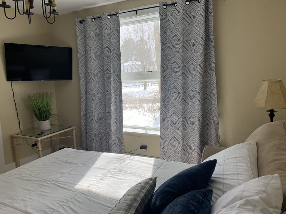 1st floor family room/bedroom w/ queen pullout, Smart TV, adjoining sitting room