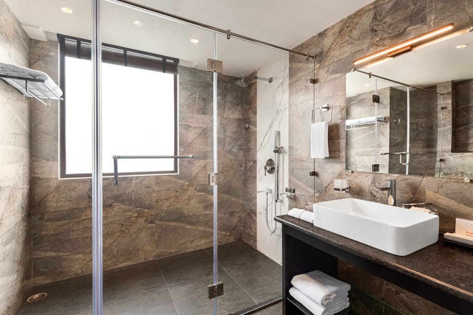 Deluxe Suite, 1 King Bed (Valley View) | Pillowtop beds, minibar, in-room safe, desk