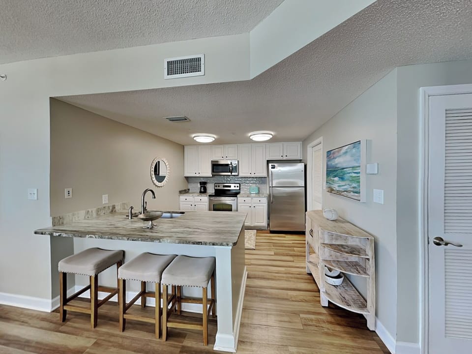 Kitchen - Breakfast Bar - Seating