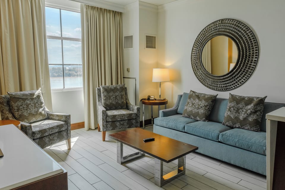 Suite, 1 King Bed, Smoking | 1 bedroom, hypo-allergenic bedding available, in-room safe, desk