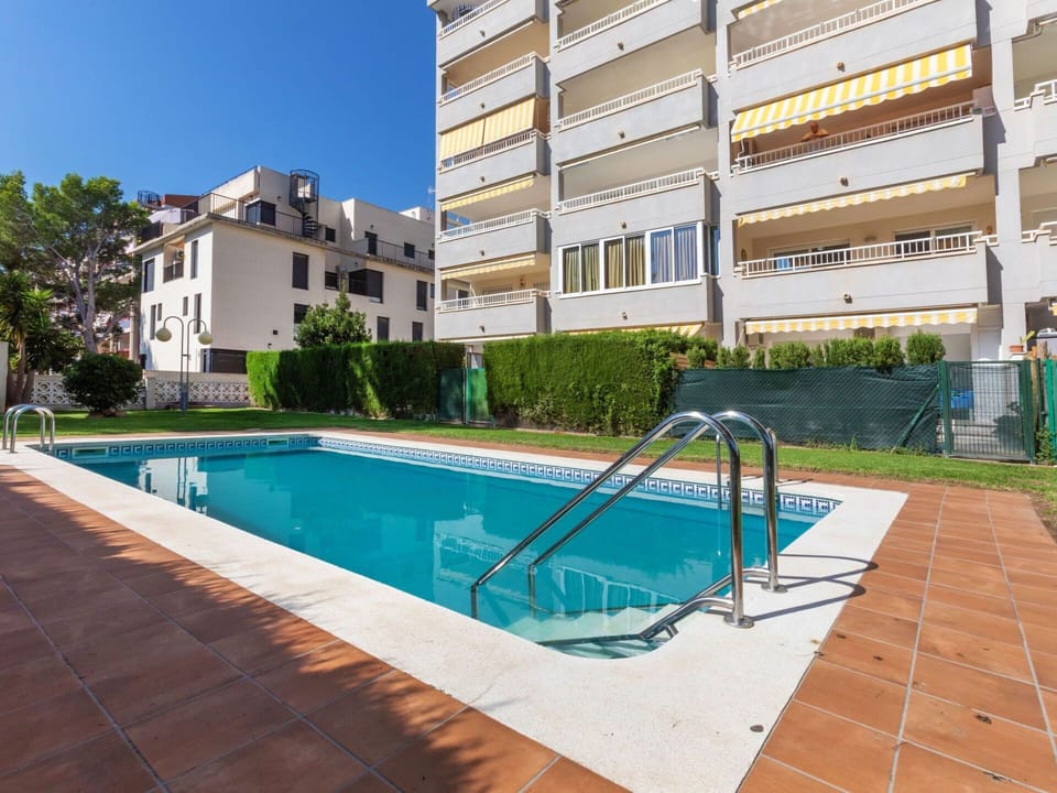 Water, Plant, Building, Property, Swimming Pool, Sky, Azure, Window, Shade, Condominium