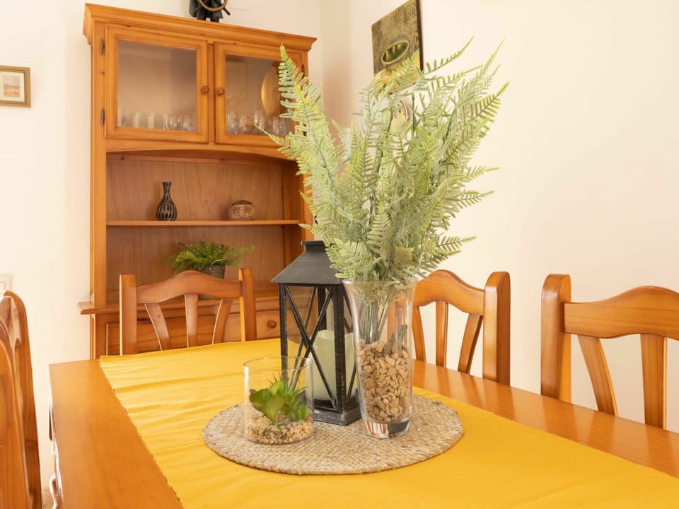 Table, Furniture, Property, Plant, Wood, Interior Design, Decoration, Lighting, Houseplant, Yellow