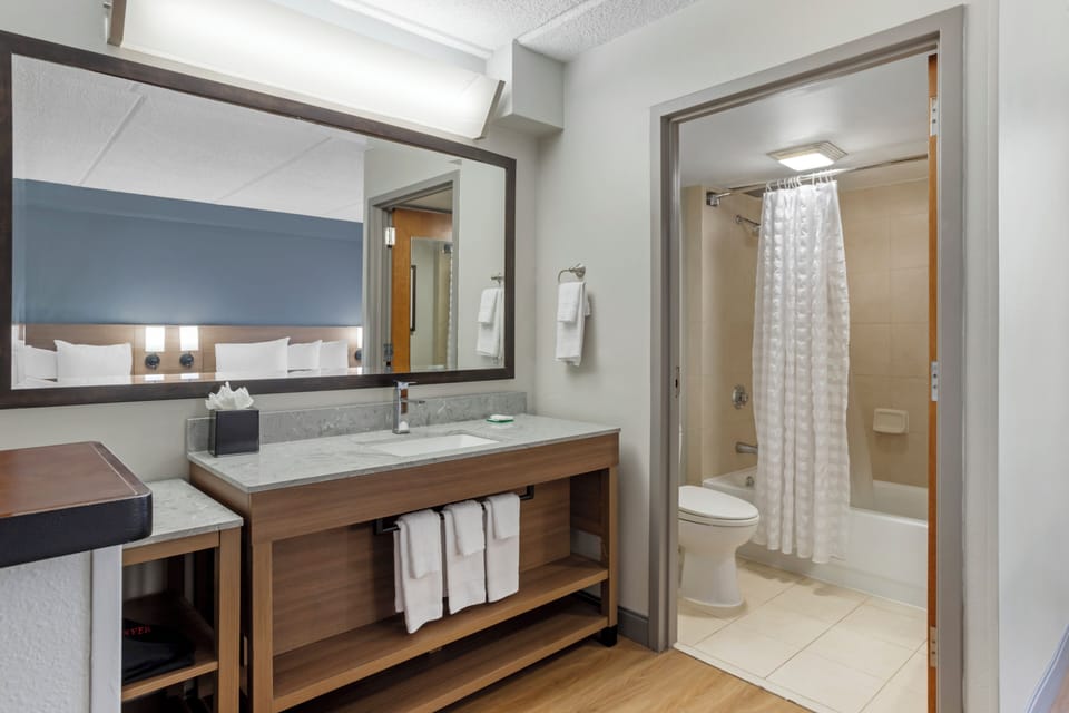 Combined shower/tub, designer toiletries, hair dryer, towels