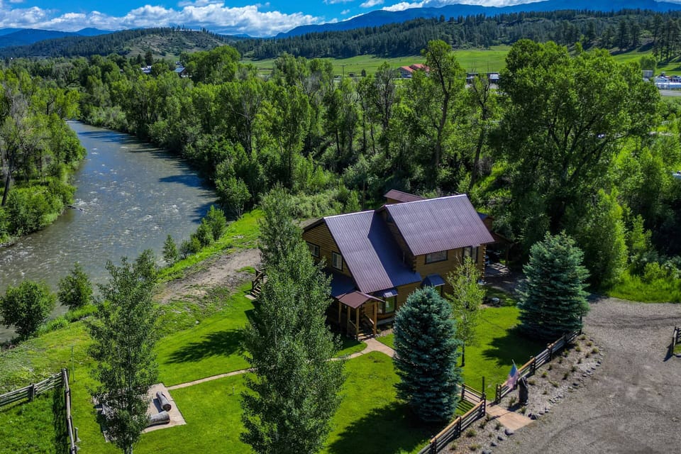 Yellowstone Riverside is an epic luxury property just 22 miles from Wolf Creek Ski area, 5 min. to downtown excitement & 10 mins to uptown amenities.