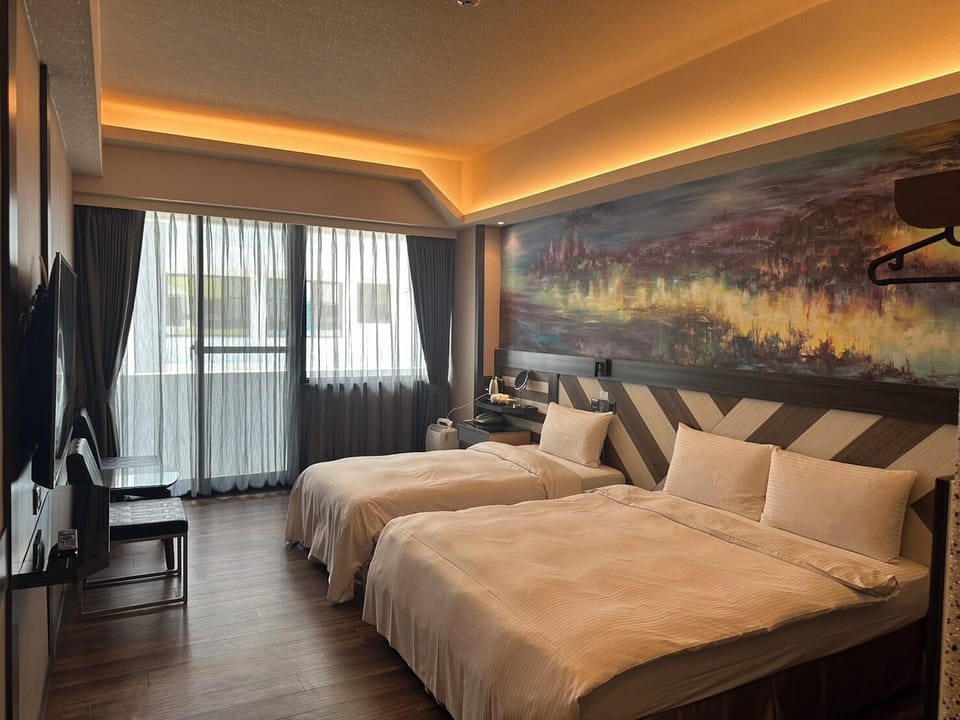 Elite Triple Room | Minibar, blackout drapes, free WiFi, bed sheets