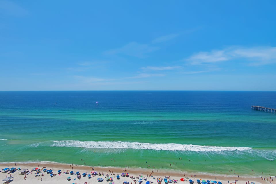 Stunning Gulf Horizon – Relax on your private wrap-around balcony with unobstructed views of the sparkling Gulf waters, ideal for peaceful mornings or romantic evenings.