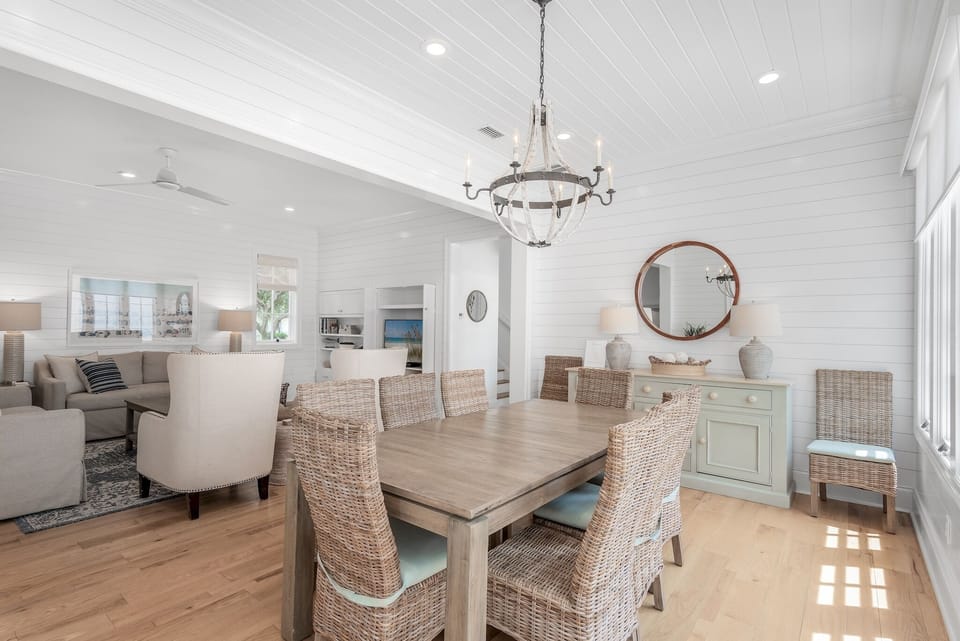 First Floor: Dining Area