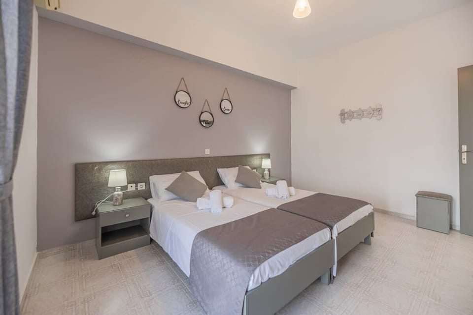 Sleeping Area – Bedroom – Comfortable and bright room with a soft double bed and soothing tones.