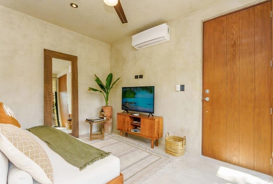 A/C and ceiling fans to relax in comfort
