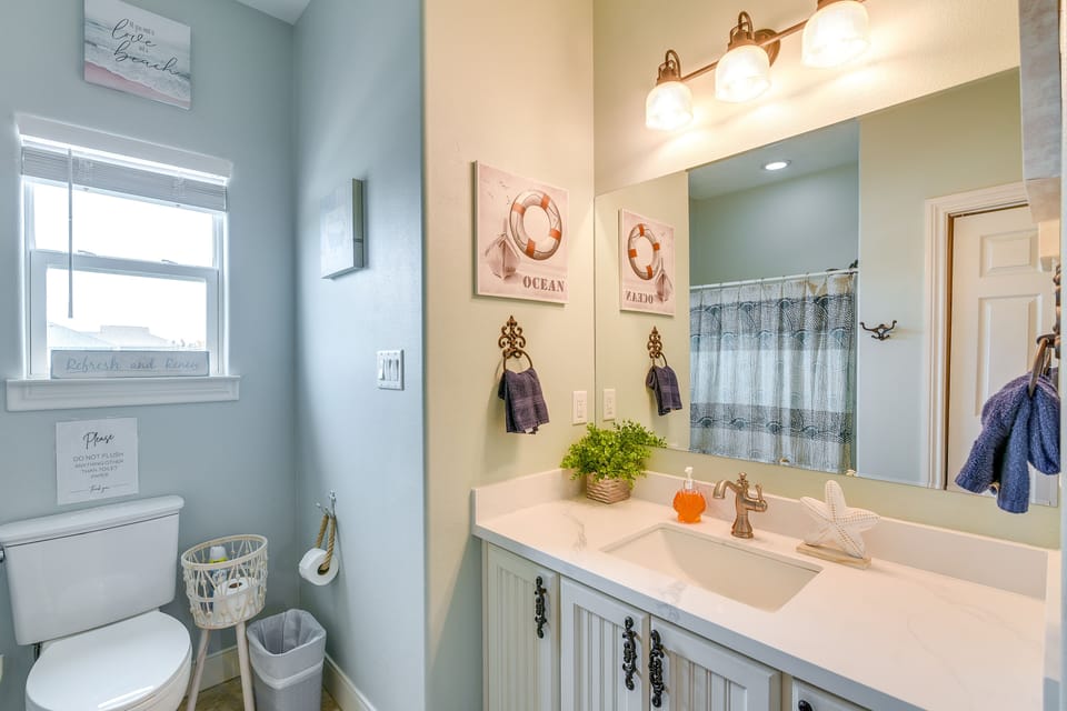 Full Bathroom | Shower/Tub Combo