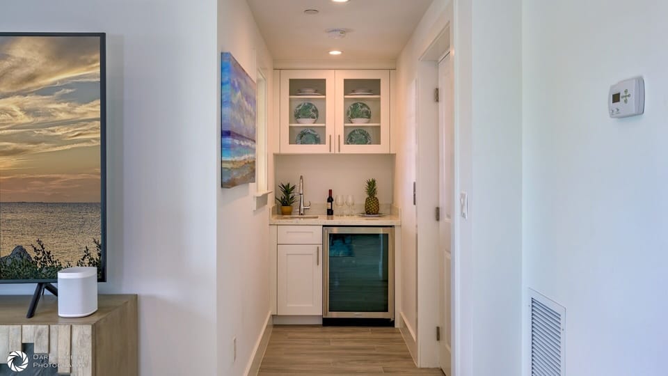 The 3rd floor even has it's own wet bar...