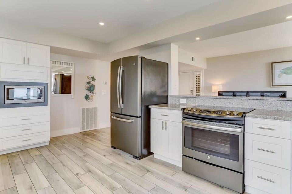 Fully equipped kitchen for all of your kitchen needs.