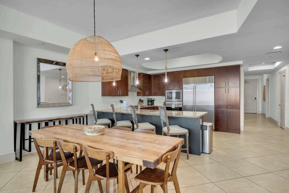 Dining room with seating for 8 