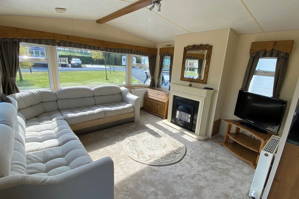 30-inch TV with digital channels, fireplace