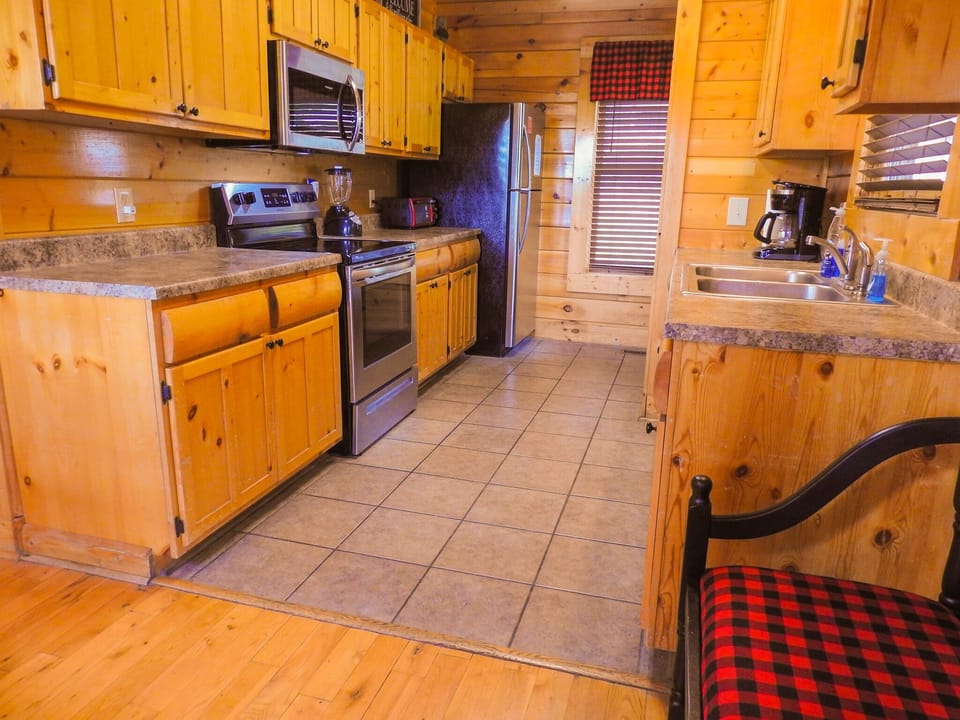 Fully-equipped galley kitchen. Front door is directly across from the fridge.