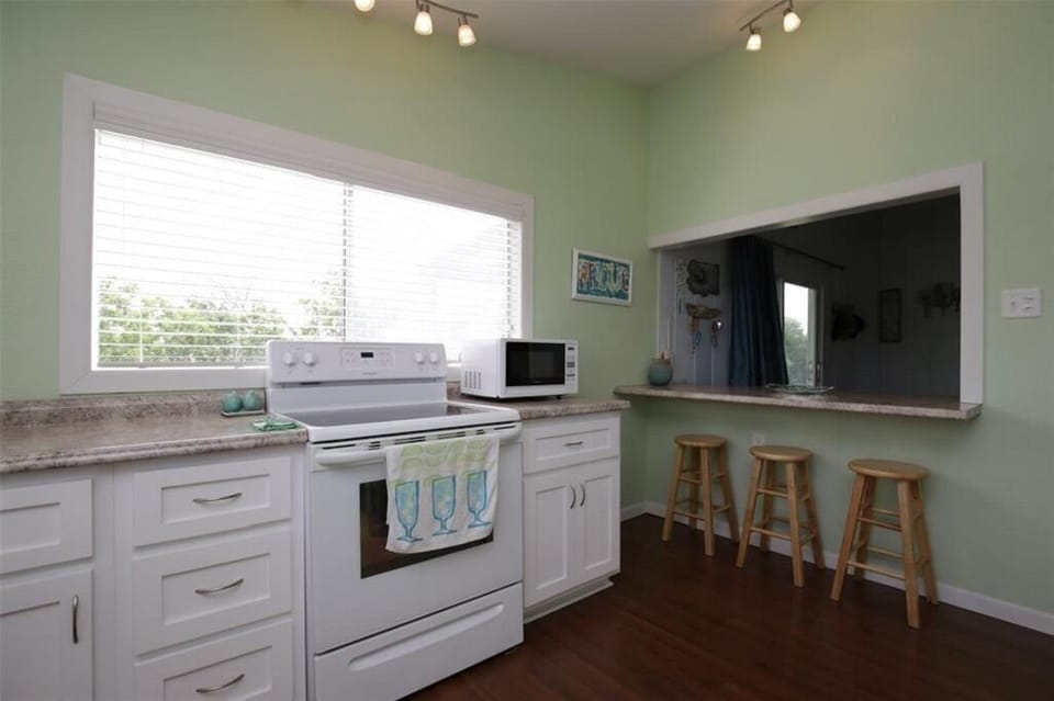 Kitchen/Back side of seating bar
