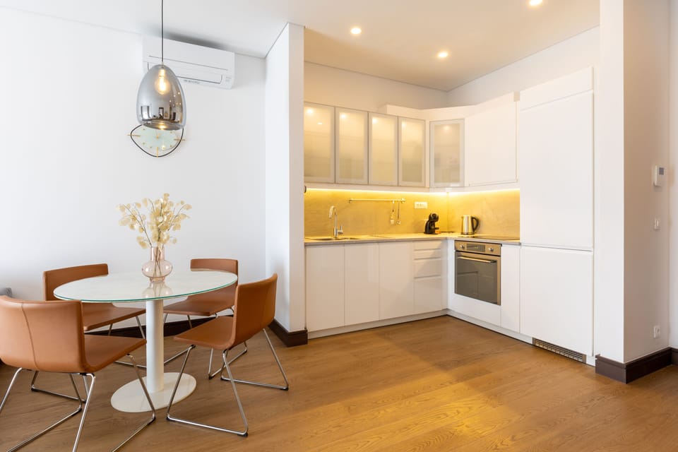 Deluxe Apartment | Private kitchen | Full-size fridge, oven, stovetop, dishwasher