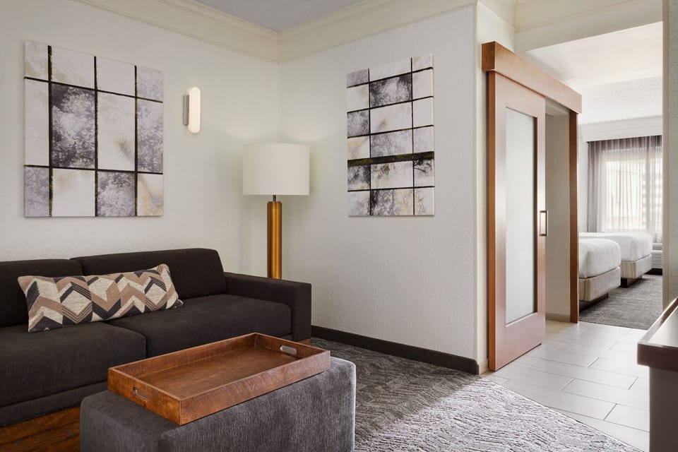 1 bedroom, premium bedding, desk, laptop workspace