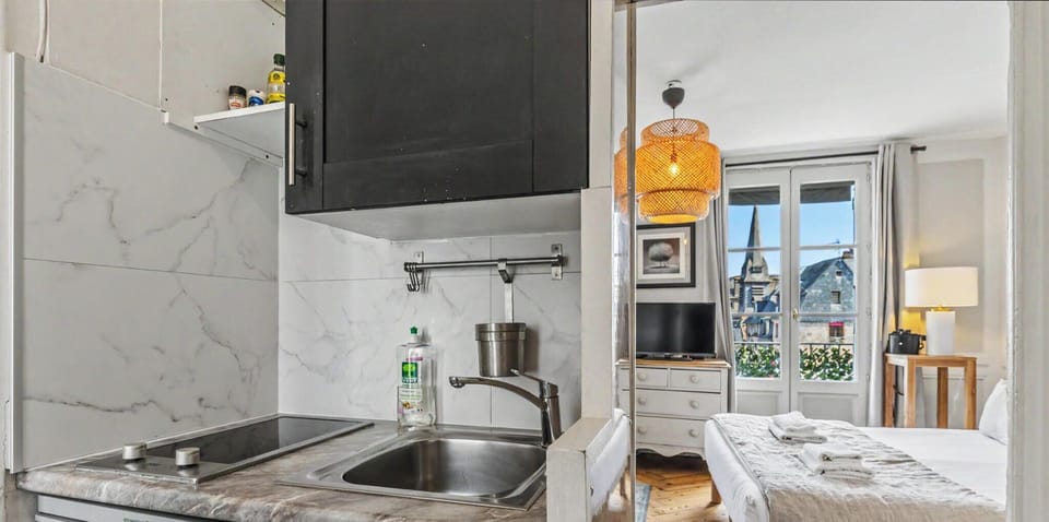 Bright, well-equipped studio: your modern cocoon at HonfLE port