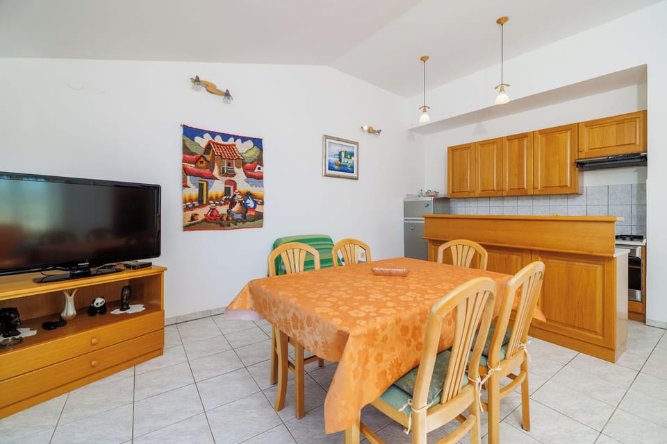 House | Private kitchen | Fridge, microwave, oven, stovetop