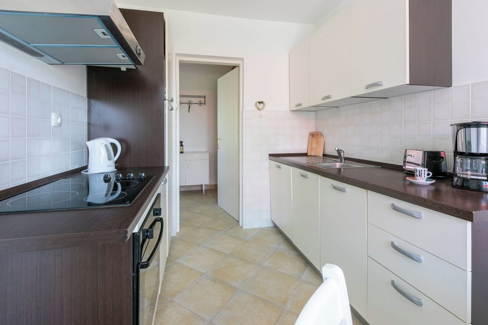 House | Private kitchen | Fridge, oven, stovetop, dishwasher
