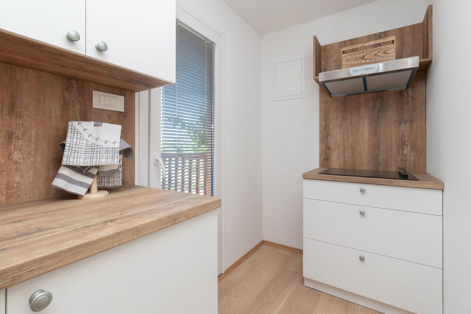 House | Private kitchen | Fridge, stovetop, dishwasher, cookware/dishes/utensils