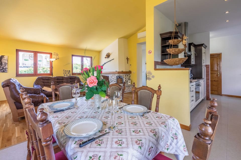 House | Dining
