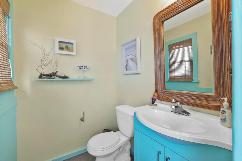 3rd floor half bath
