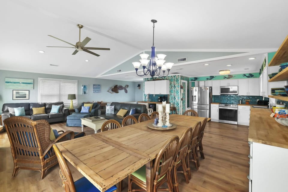 Huge dinning table - seats 12